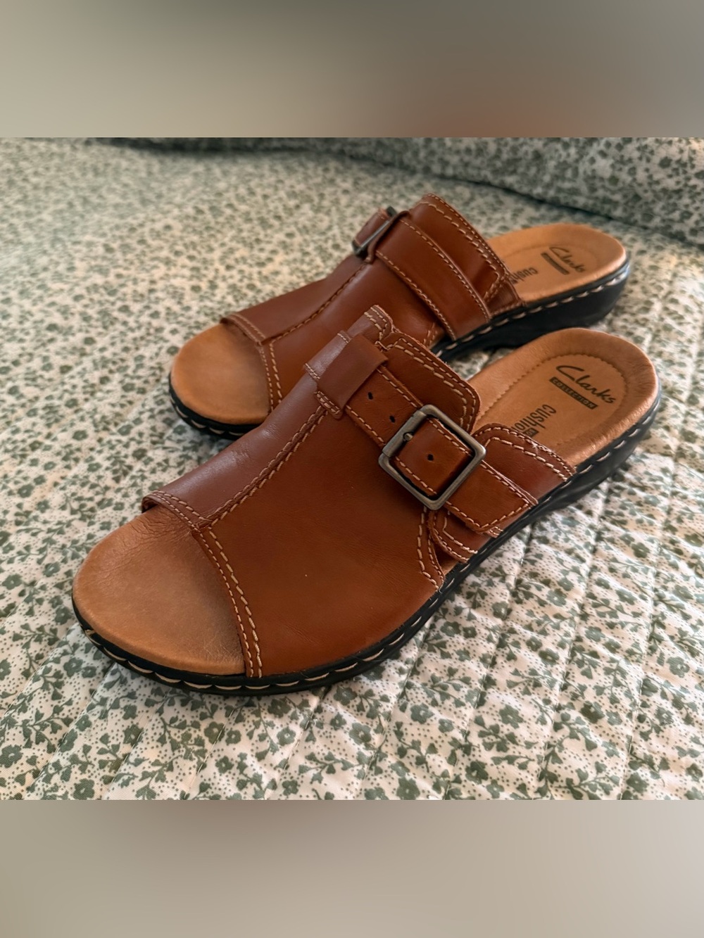 Clarks Leather Sandals in Tan with Side Buckle Detail - Size 7-1/2M - NWOT